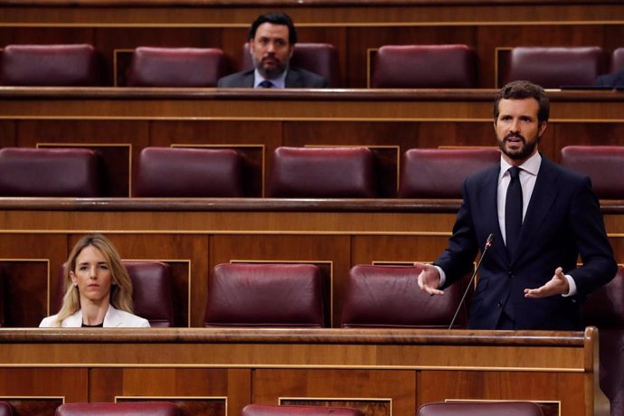 El líder del PP, Pablo Casado, interviene en la primera sesión de control al Gob