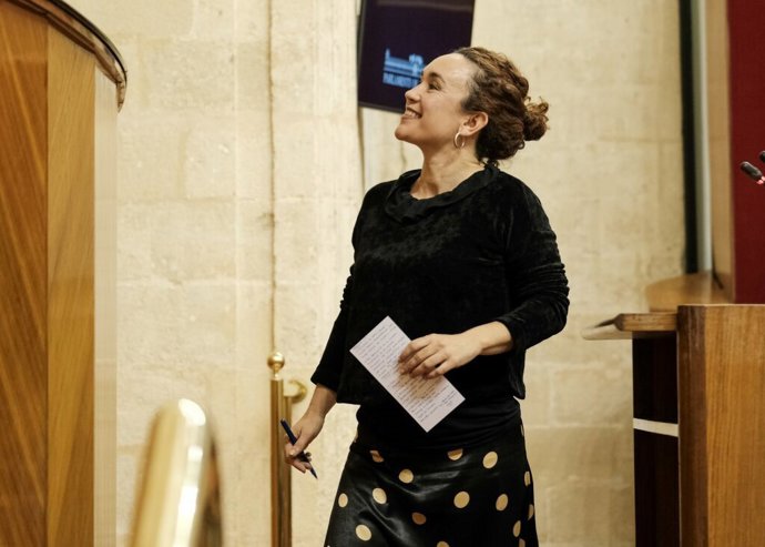 La portavoz de Cultura de Adelante Andalucía, Ana Naranjo, en una imagen de archivo en el Parlamento de Andalucía. 