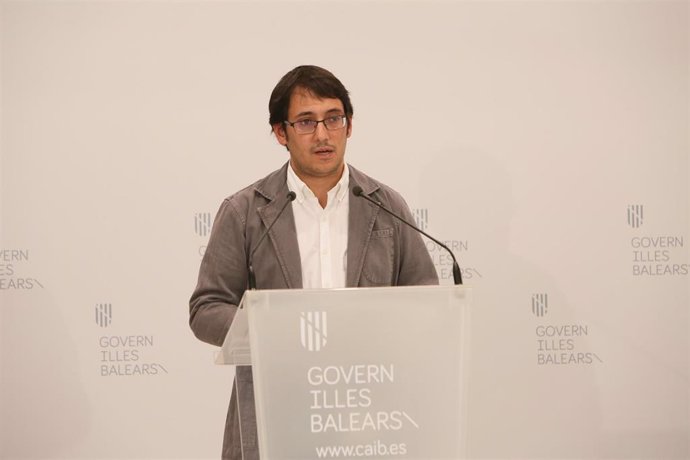 El conseller de Modelo Económico, Turismo y Trabajo, Iago Negueruela, en rueda de prensa tras el Consell de Govern.