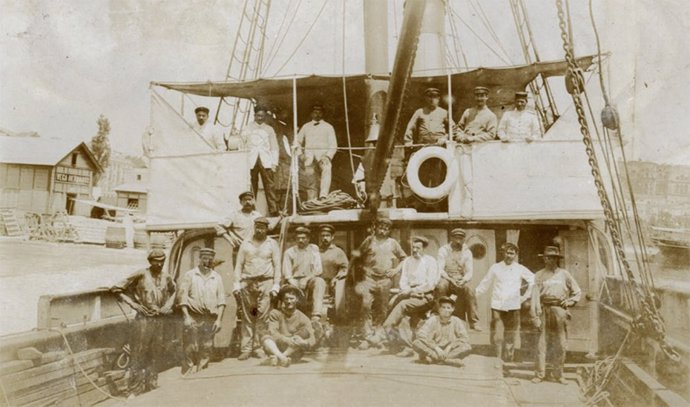 Una fotografía del buque Constantin en el Archivo Histórico Provincial.