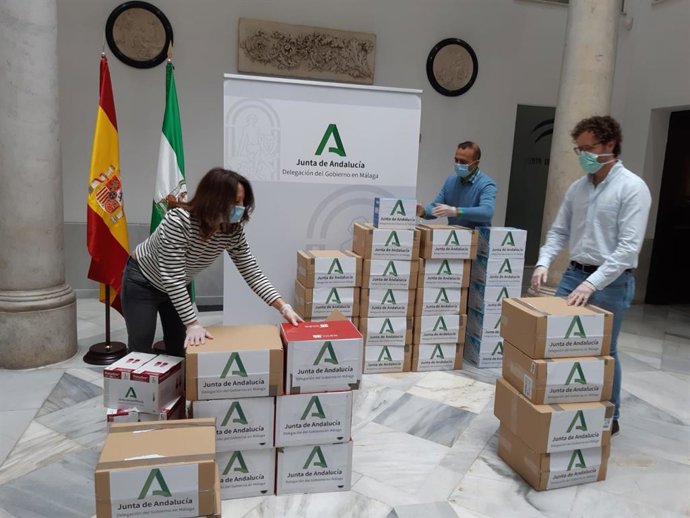 Cajas con mascarillas en la Delegación de Gobierno de la Junta en Málaga.