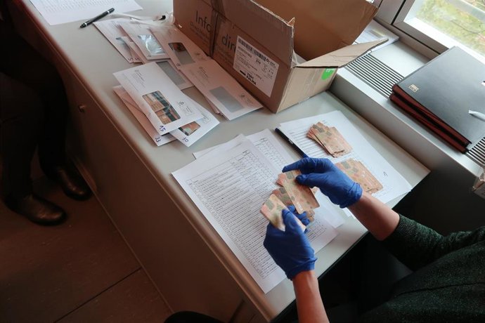 Tarjetas prepago para ayudas de comedor.