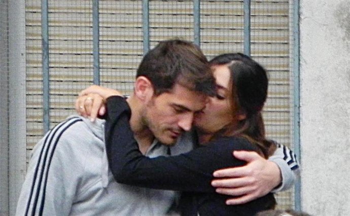 Sara e Iker en el pueblo  de Iker Casillas
