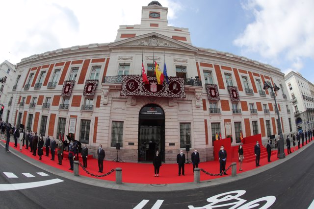 La presidenta regional, Isabel Díaz Ayuso preside hoy sábado en la madrileña Puerta del Sol