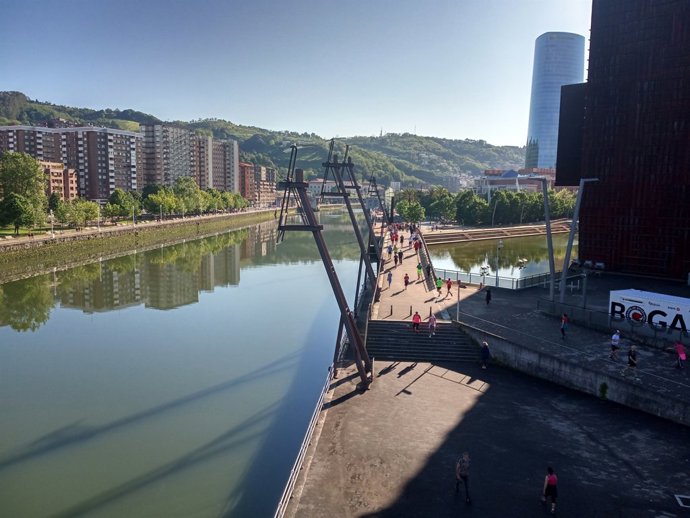 Bilbaínos aprovechan para hacer deporte en el primer día autorizado para ello