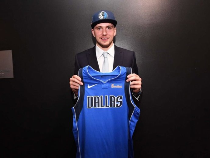 Luka Doncic con la camiseta de Dallas