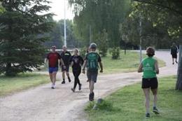 Emeritenses salen a pasear el primer día que se permite en el plan de dedesecalada del confinamiento.