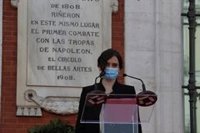 Ayuso se siente honrada por los que confiaron en ella en encuesta que alza al PP y trabajará con "compromiso y corazón"