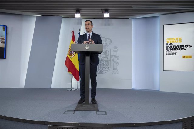 El presidente del Gobierno, Pedro Sánchez, compareciendo en el Palacio de la Moncloa.