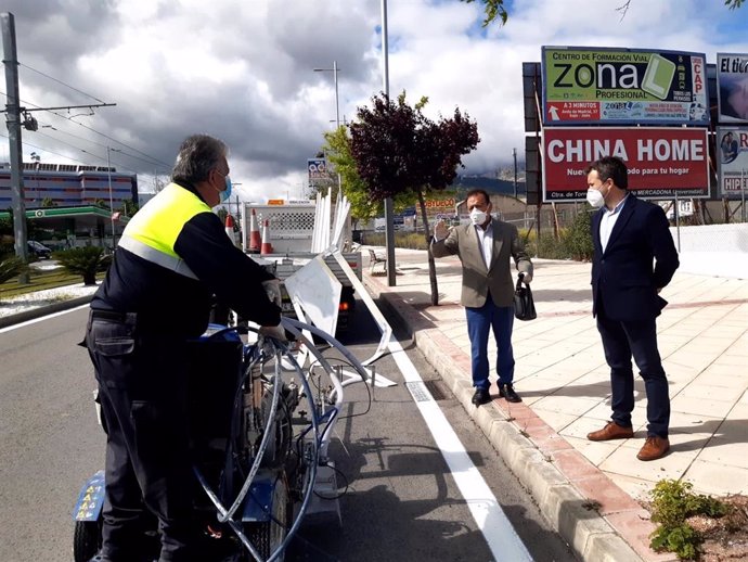 Policía Local de Jaén repinta marcas viales
