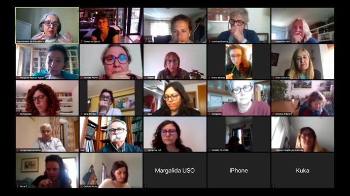 La consellera insular de Presidencia, Teresa Suárez, y la directora insular de Igualdad y Diversidad, Rosa Cursach, se han reunido con representantes del movimiento feminista de Mallorca.