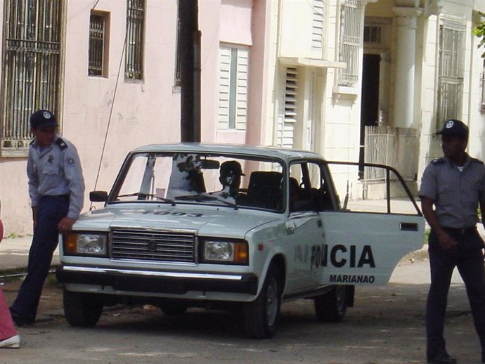 Policía en La Habana, Cuba