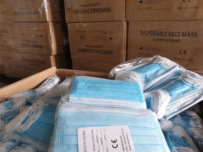 Entrega de mascarillas en los nodos de transporte público para cumplir con la obligatoriedad de su uso en este tipo de transporte