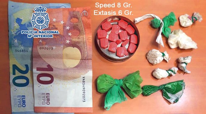 Rdo: Nota De Prensa: La Policía Nacional Detiene En Vía Pública A Una Persona Con Drogas De Diseño Dispuestas Para Consumir En Una Fiesta