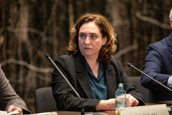 La alcaldesa de Barcelona, Ada Colau, durante la reunión con agentes económicos tras la cancelación del Mobile World Congress, en Barcelona (Catalunya / España), a 14 de febrero de 2020.