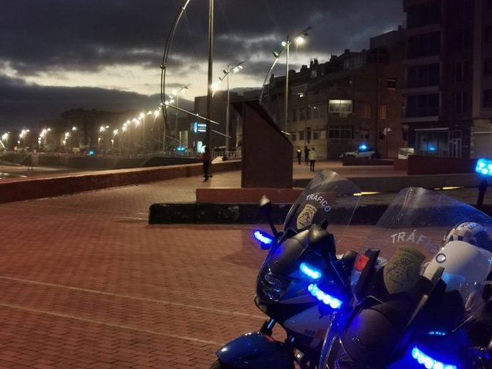 La Policía Local de Las Palmas de Gran Canaria tramita cerca de 150 multas por incumplir las restricciones en el primer día de paseos y práctica deportiva