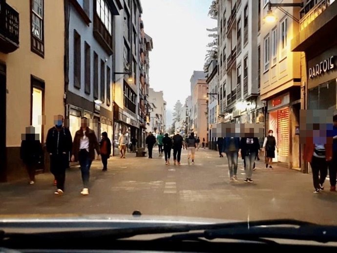Calle La Carrera en el primer día de paseos y práctica deportiva