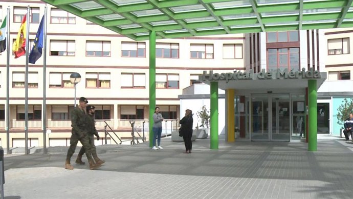 Militares en el entorno del Hospital de Mérida, en una imagen de archivo