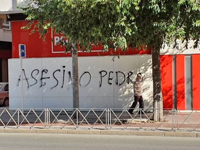Pintada en la sede del PSOE