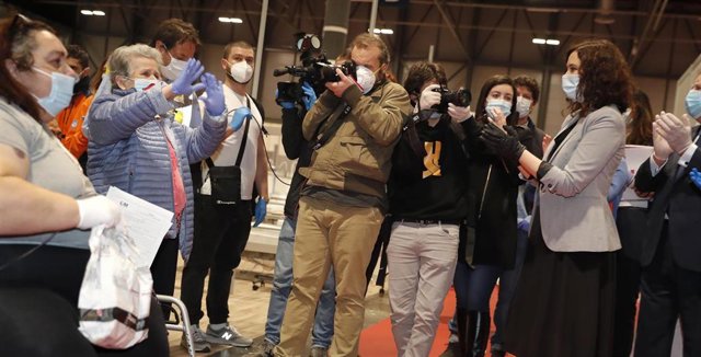 La presidenta de la Comunidad de Madrid, Isabel Díaz Ayuso, en el acto de clausura del hospital de Ifema.