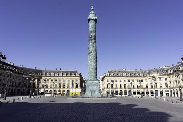 La plaza de La Bastilla de París, vacía por el coronavirus