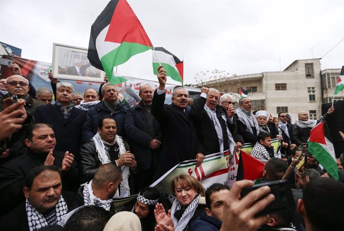 El primer ministre de Palestina, Mohammad Shtayyeh, durant una protesta contra l''acord del segle' a Cisjordnia
