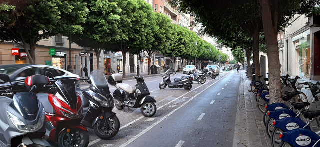 La céntrica Calle de Colón de Valencia vacía por el avance del coronavirus y tras la declaración del Gobierno del estado de alarma, en Valencia (España) a 13 de marzo de 2020.