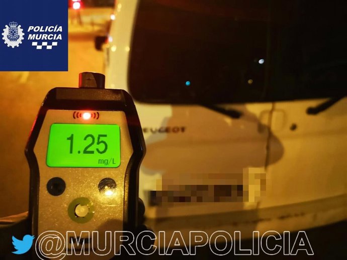 Detenido el conductor de una furgoneta por quintuplicar la tasa de alcohol en el barrio de El Infante (Murcia)