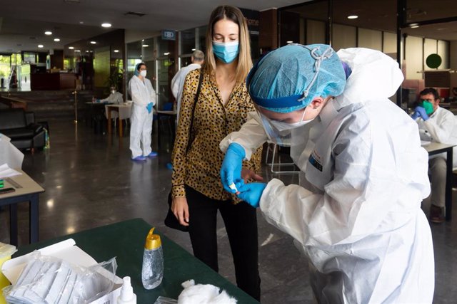 Pruebas de anticuerpos de detección del coronavirus COVID-19  que el colegio de Médicos de Sevilla está realizando a sus miembros. Sevilla a 30 de abril del 2020
