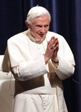 FILED - 25 September 2011, Freiburg: Pope Benedict XVI greets people during a speech in Freiburg.