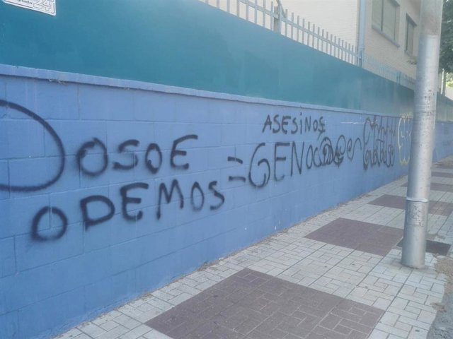 Pintada aparecida en la fachada de un centro educativo de Málaga capital