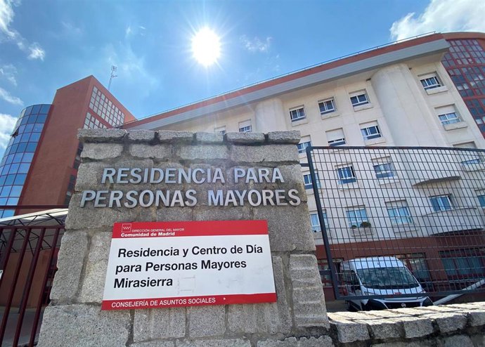 Entrada de la Residencia para Mayores DomusVi Mirasierra.