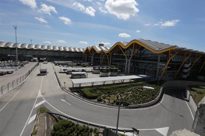 Carretera para acceder a la Terminal 4 del Aeropuerto de Madrid-Barajas Adolfo Suárez en el día 46 del Estado de Alarma