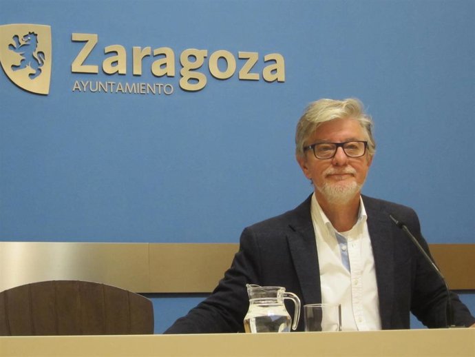 El portavoz de ZeC en el Ayuntamiento de Zaragoza, Pedro Santisteve