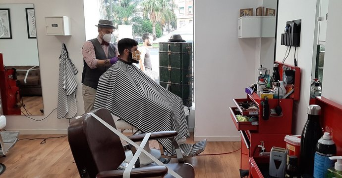 La barbería los Tres Bigotes ha abierto este lunes a las 8.30 horas