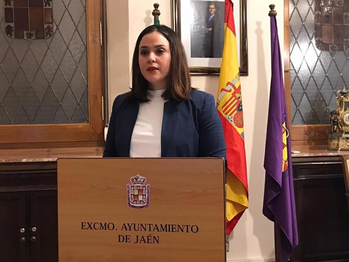 La concejala de Políticas Sociales en el Ayuntamiento de Jaén, Ángeles Díaz, durante la rueda de prensa