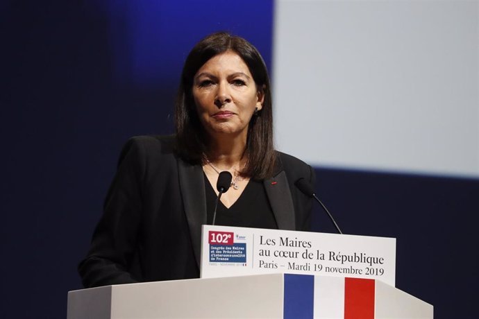 La alcaldesa de París, Anne Hidalgo, en el Congreso de alcaldes de Francia