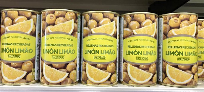 Aceitunas rellenas de limón, de la empresa murciana Olispania.