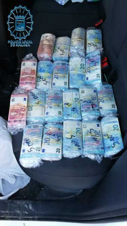 Fajos de billetes localizados por la Policía Local de Málaga