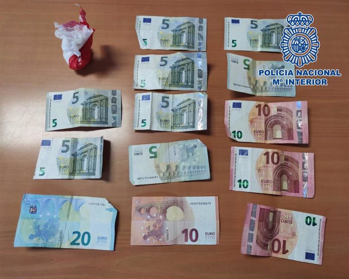 Dinero y droga incautados por la Policía Nacional en El Puerto de Santa María