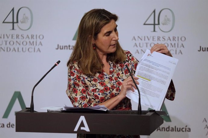 La consejera de Empleo, Formación y Trabajo Autónomo de la Junta de Andalucía, Rocío Blanco, este lunes en rueda de prensa