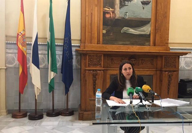 La delegada de Igualdad en Huelva, Estela Villalba, en rueda de prensa.