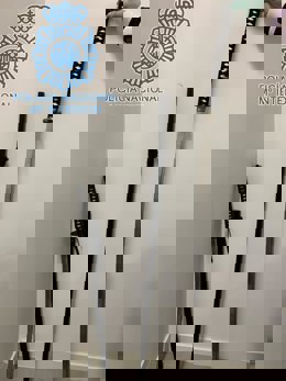 Catanas intervenidas a un individuo tras proferir amenazas a sus vecinos de Los Remedios la noche del 'pescaíto'