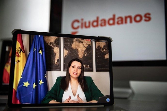 La presidenta de Ciudadanos y portavoz en el Congreso, Inés Arrimadas, en una rueda de prensa telemática.