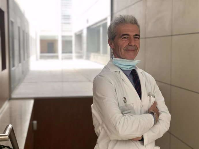 El doctor Manuel Barrientos, director médico del Hospital Quirónsalud Infanta Luisa de Sevilla.