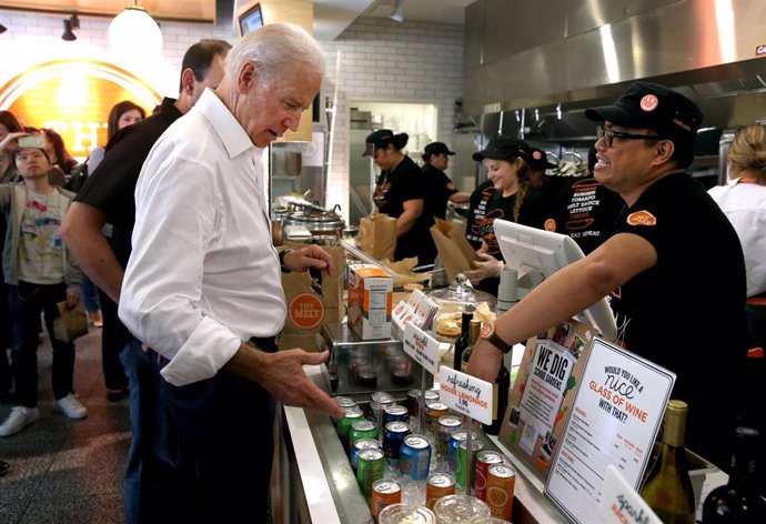 Joe Biden visita un restaurante en San Francisco