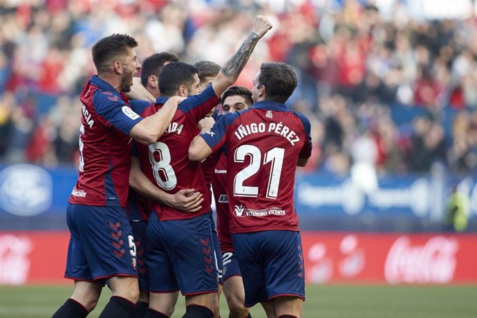 Los jugadores de Osasuna celebran el gol anotado ante el Real Madrid en El Sadar