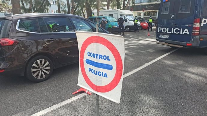 Control policial en Las Palmas de Gran Canaria durante el estado de alarma