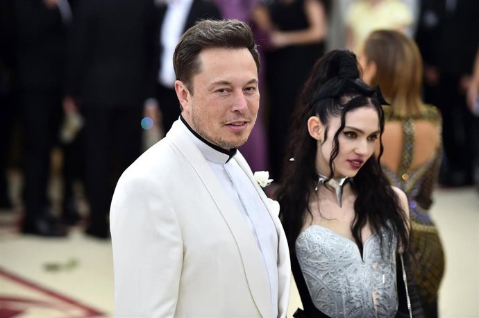 Elon Musk and Grimes attend the Heavenly Bodies: Fashion & The Catholic Imagination Costume Institute Gala MET