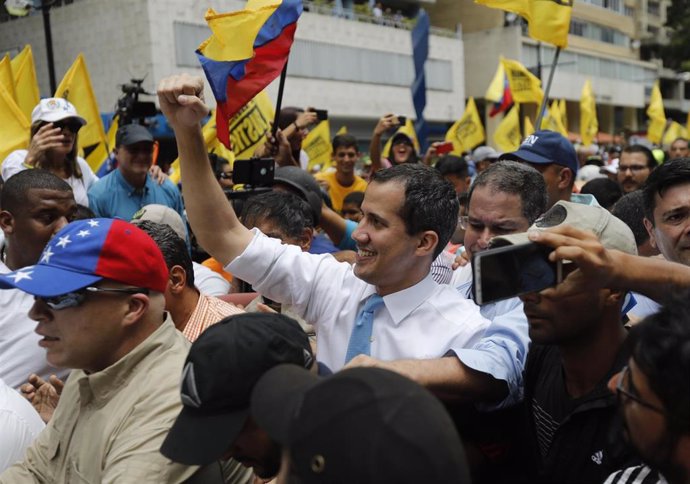 Juan Guaidó asiste a una protesta en Caracas